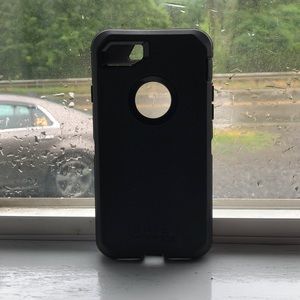 Sturdy, black, otter box iPhone 8 case